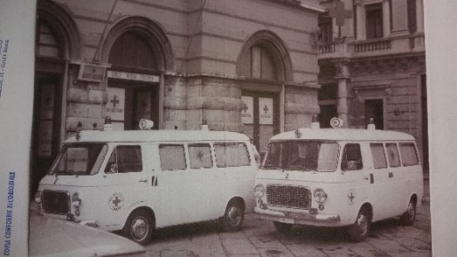 Anni '70 - Ambulanze in Piazza Vittorio Veneto