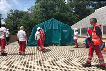 Volontari della Croce Rossa impegnati in attività di emergenza