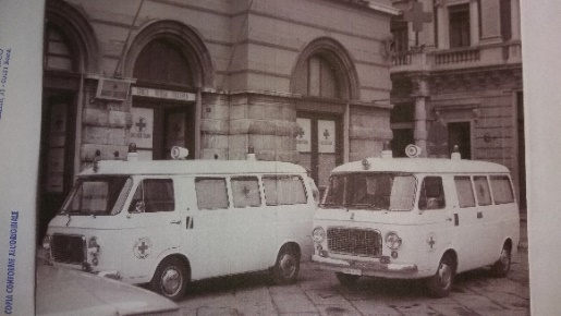 ANni '70 - Ambulanze in Piazza Vittorio Veneto